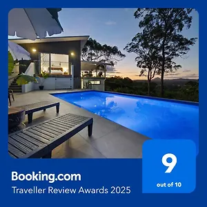 Hinterland Dreamers Poolside Retreat Holiday home