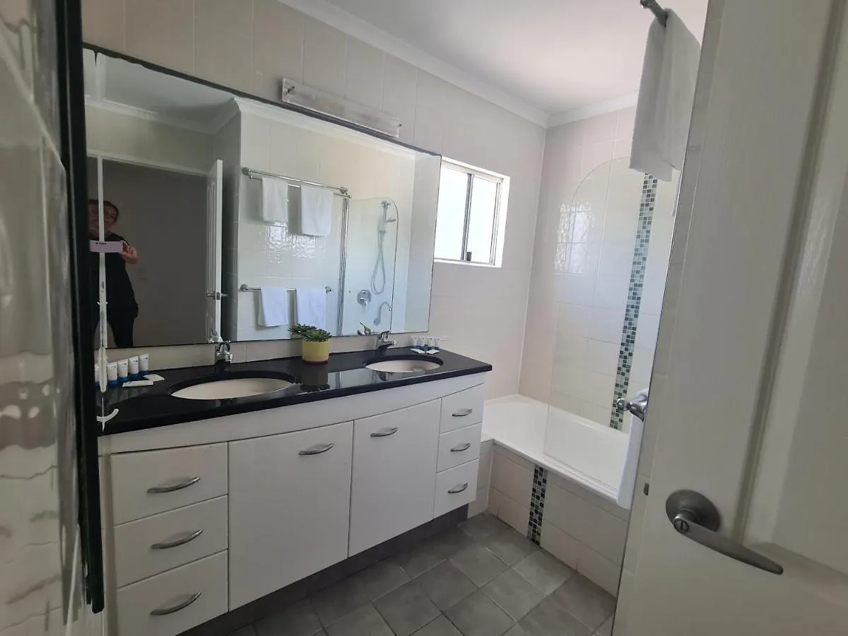 Cranbourne Court Beachside Apartments Maroochydore