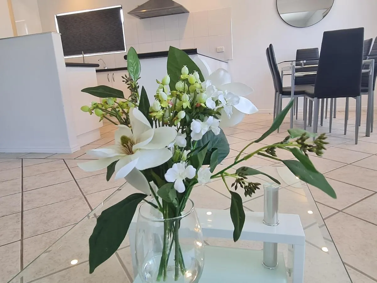 Cranbourne Court Beachside Apartments Maroochydore