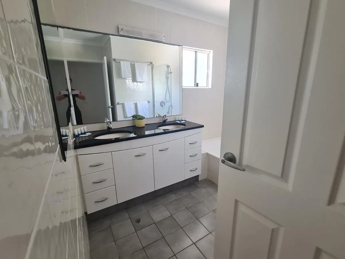 Cranbourne Court Beachside Apartments Maroochydore