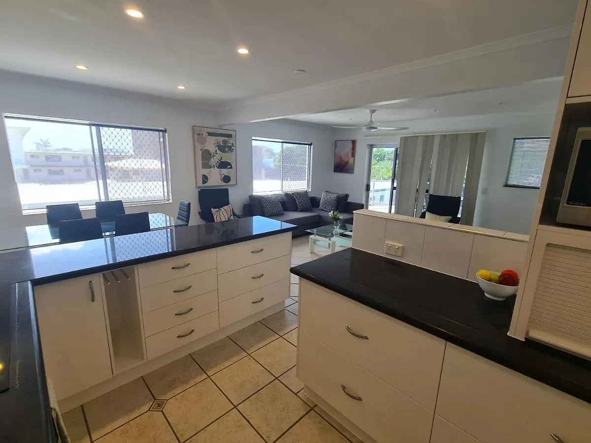 Cranbourne Court Beachside Apartments Maroochydore