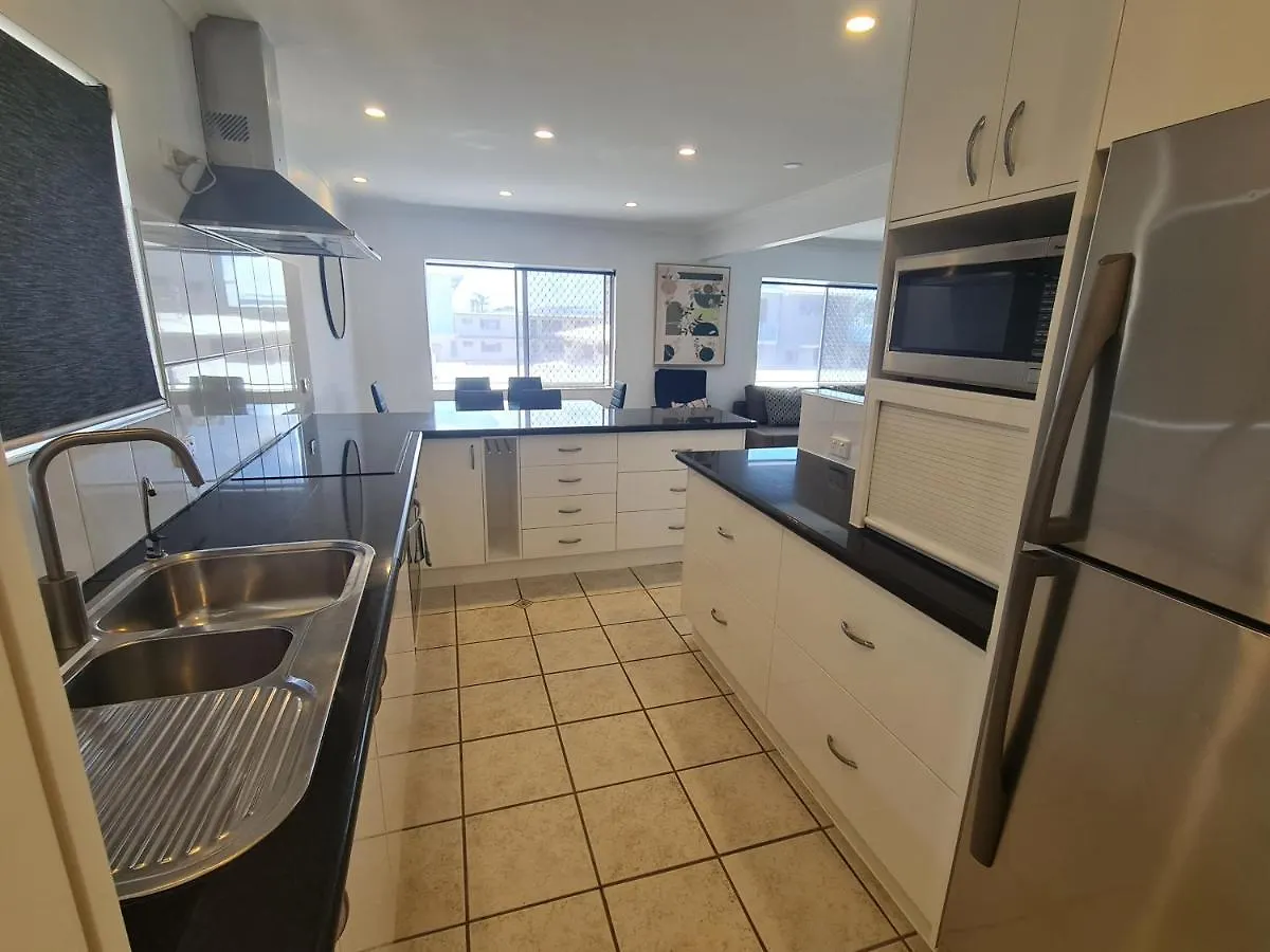 Cranbourne Court Beachside Apartments Maroochydore